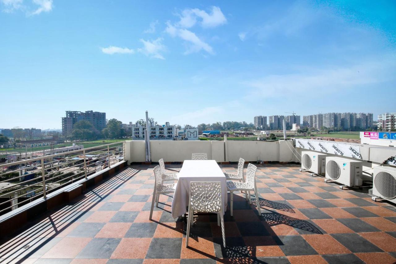 Hotel Woodcrest Zirakpur - Best Family Hotel By - A Unit Of Sidham Group Exterior foto