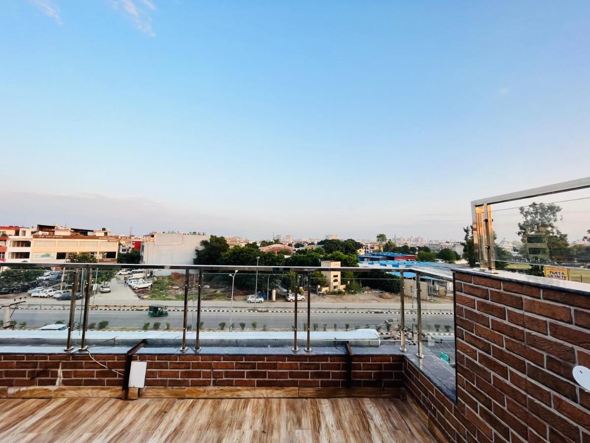 Hotel Woodcrest Zirakpur - Best Family Hotel By - A Unit Of Sidham Group Exterior foto